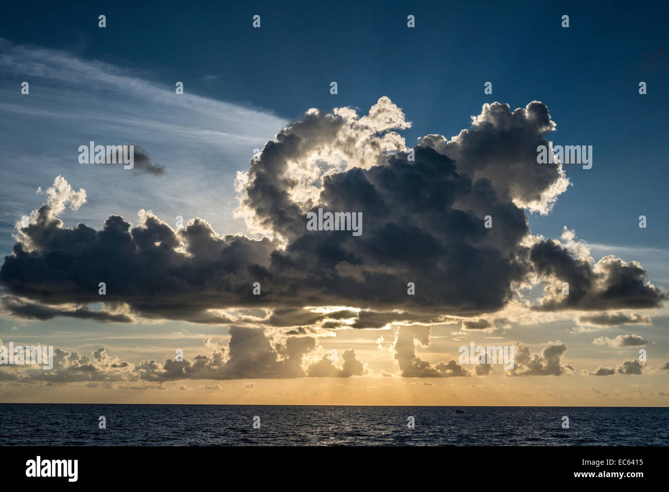 Coucher du soleil,naples,Floride,USA,plage,eau,océan,'forme du nuage comme lion ' Banque D'Images