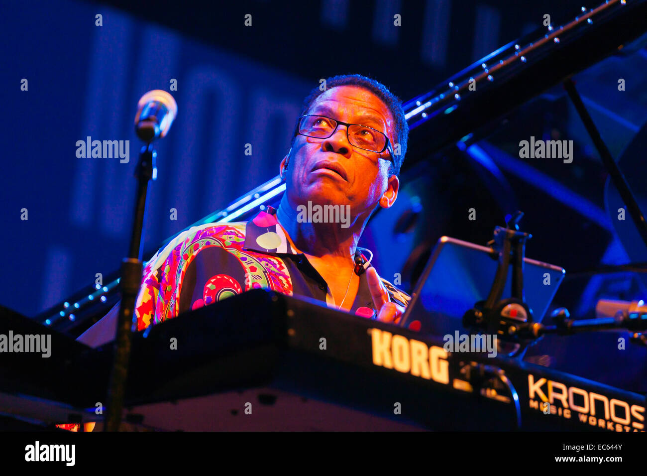 HERBIE HANCOCK préformes sur la scène principale au festival de jazz de Monterey Banque D'Images