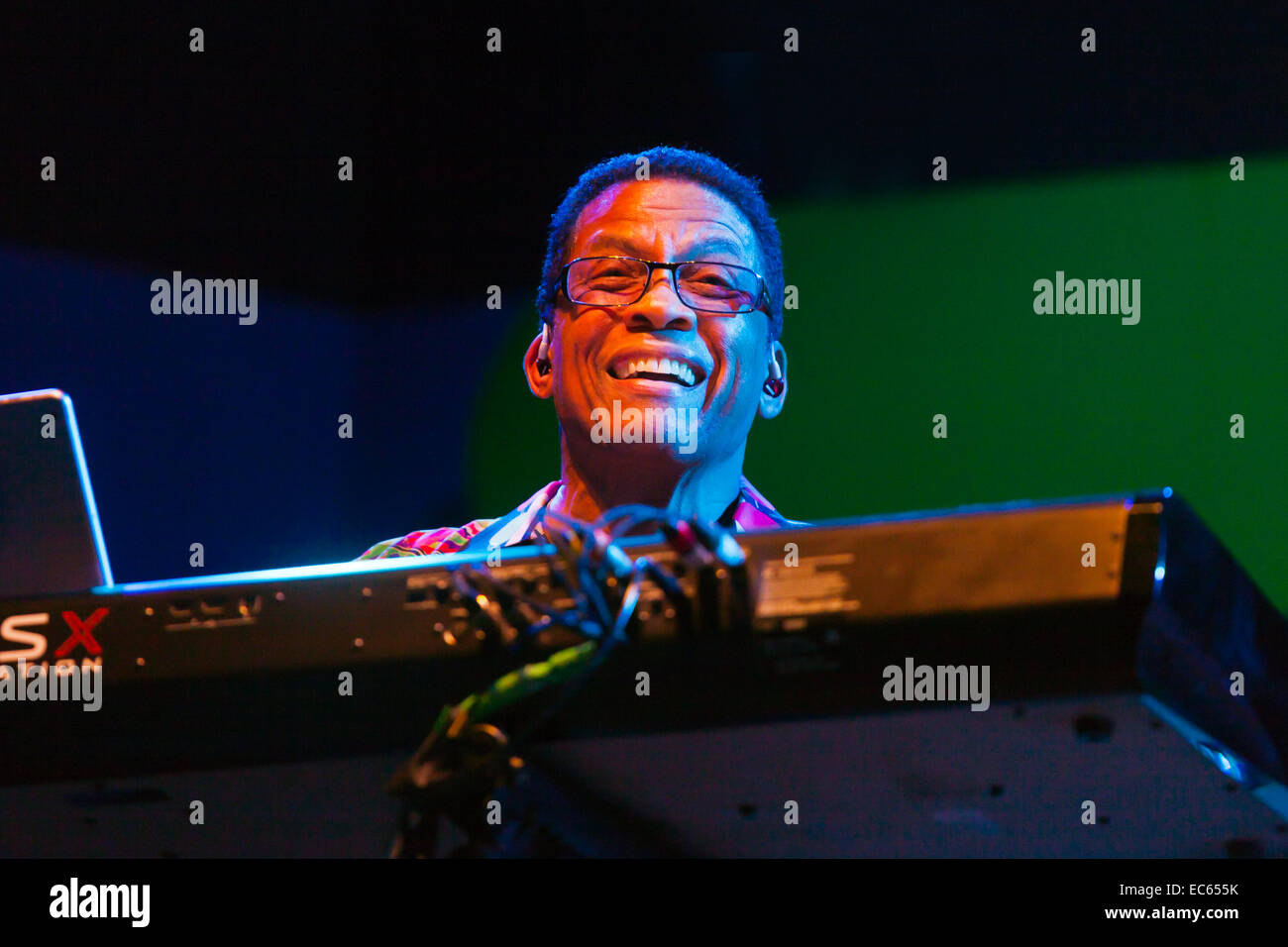 HERBIE HANCOCK préformes sur la scène principale au festival de jazz de Monterey Banque D'Images