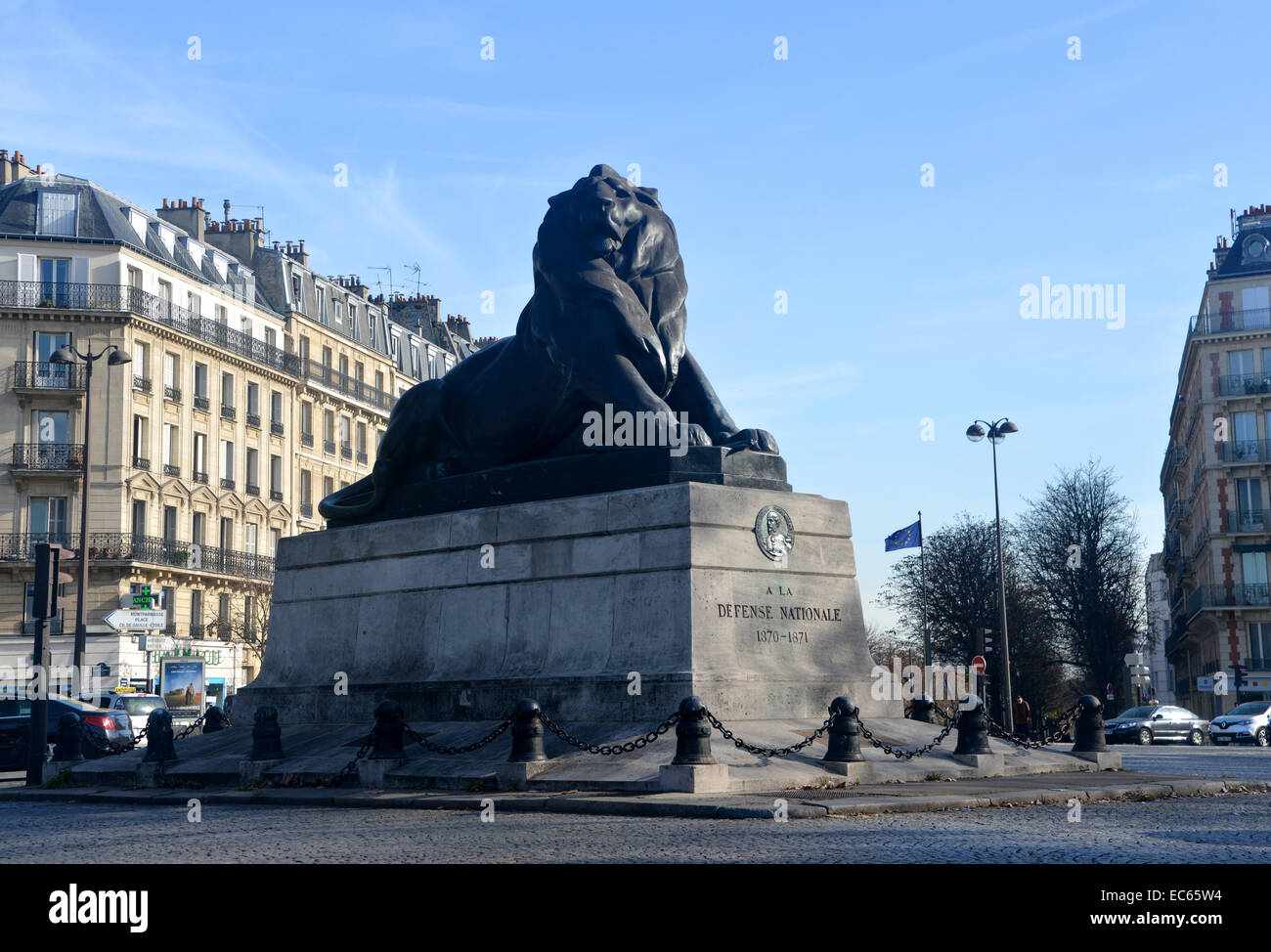 Lion De Belfort Statue En Bronze Auguste Bartholdi à La Place Denfert Rochereau Paris Photo 