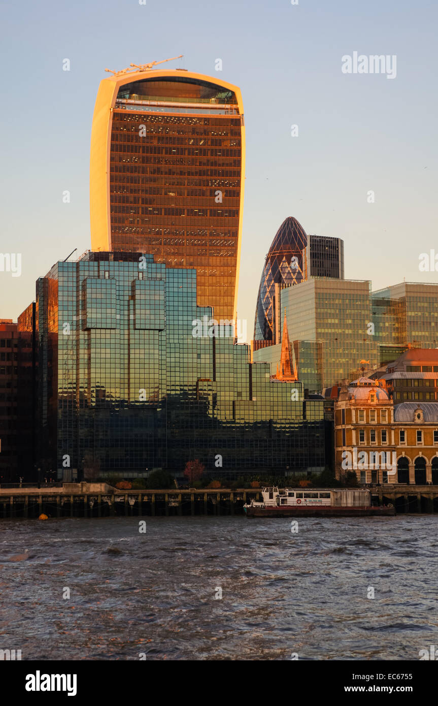 Immeubles de bureaux de la ville de Londres au coucher du soleil, Londres Angleterre Royaume-Uni UK Banque D'Images