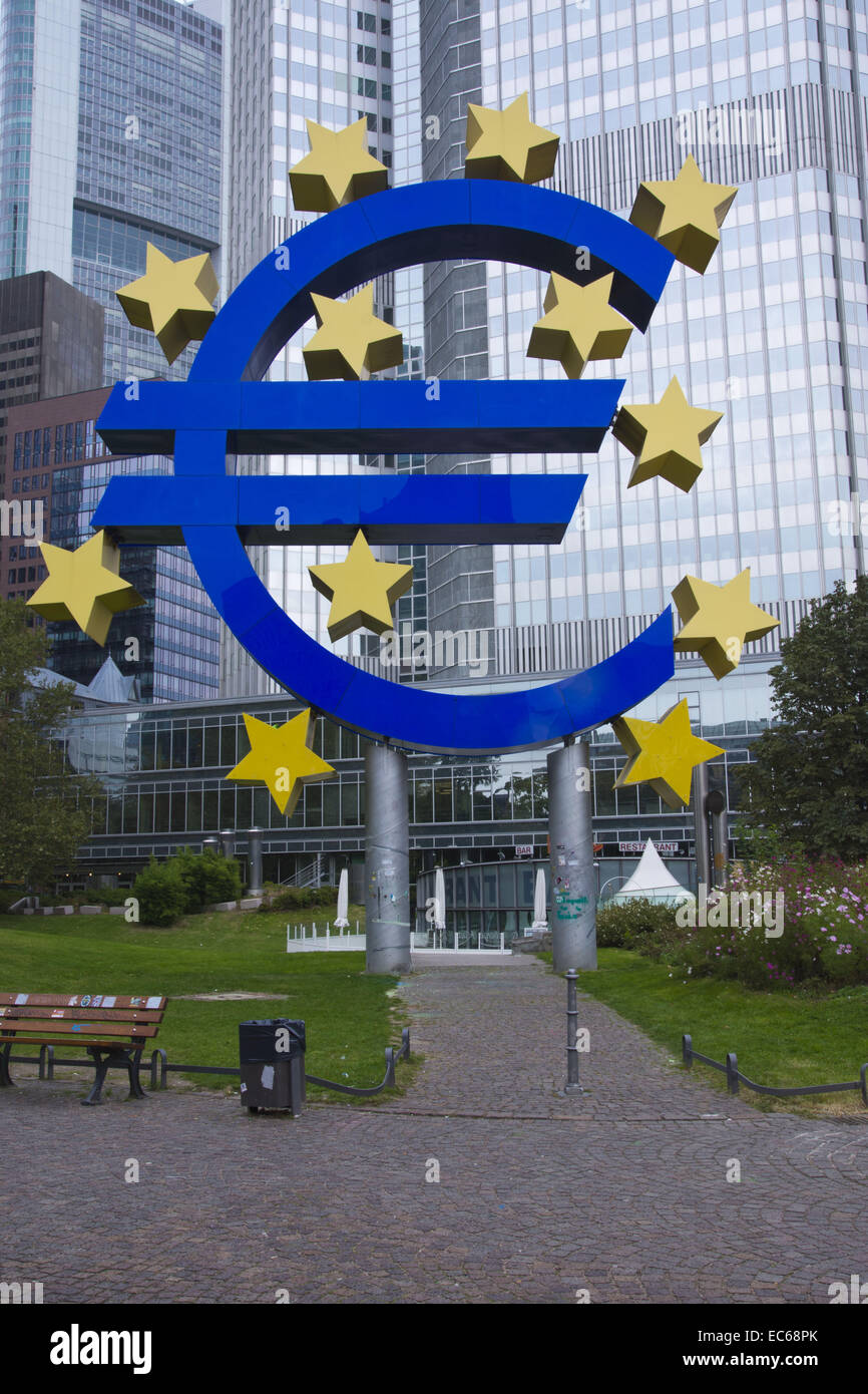 Symbole de l'euro, l'Eurotower, BCE, Banque centrale européenne, du quartier financier, Frankfurt am Main, Hesse, Germany, Europe Banque D'Images