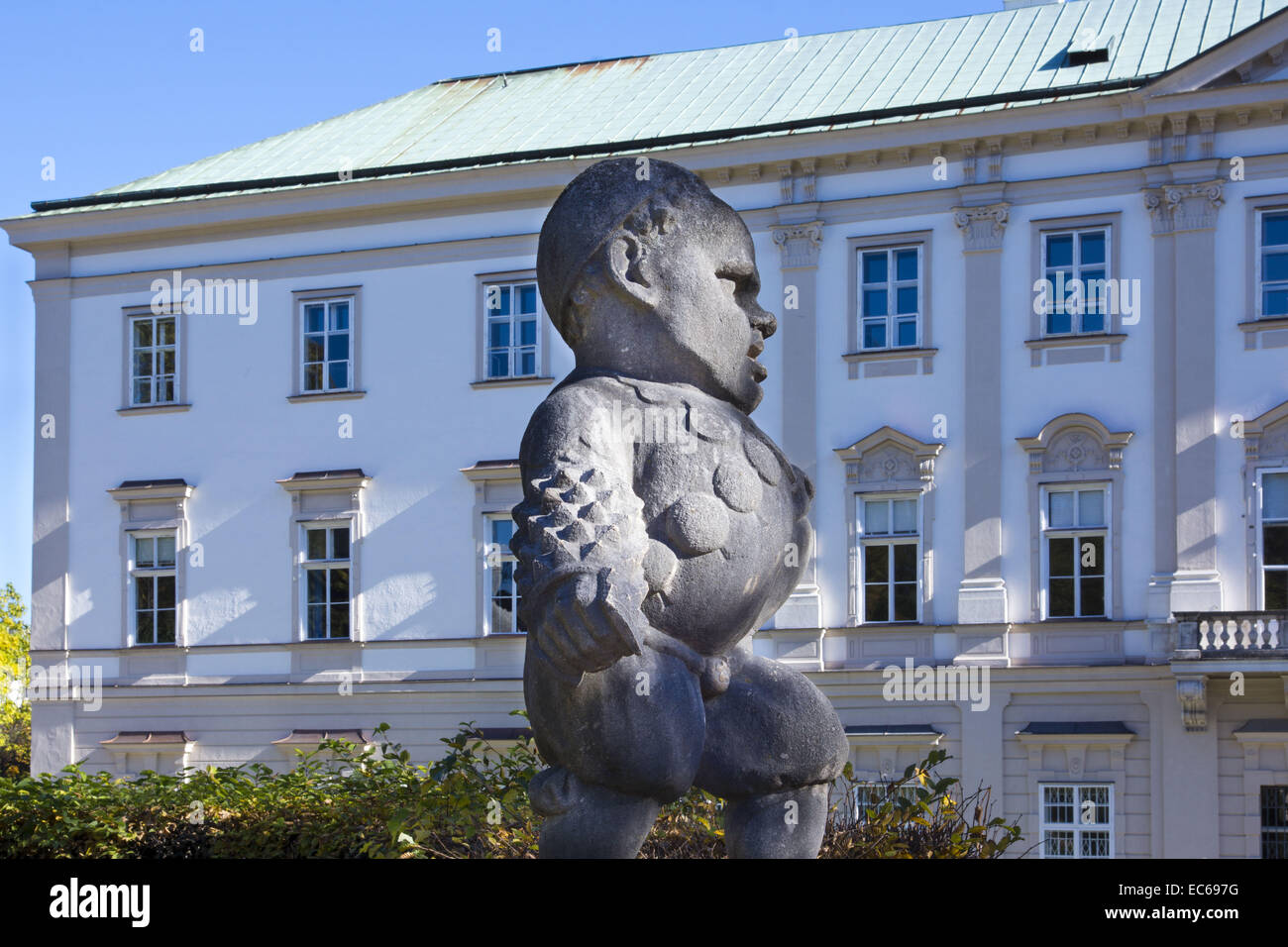 Dwarf en face de palais et des Jardins Mirabell, à Salzbourg, Autriche, Salzburger Land, Europe Banque D'Images