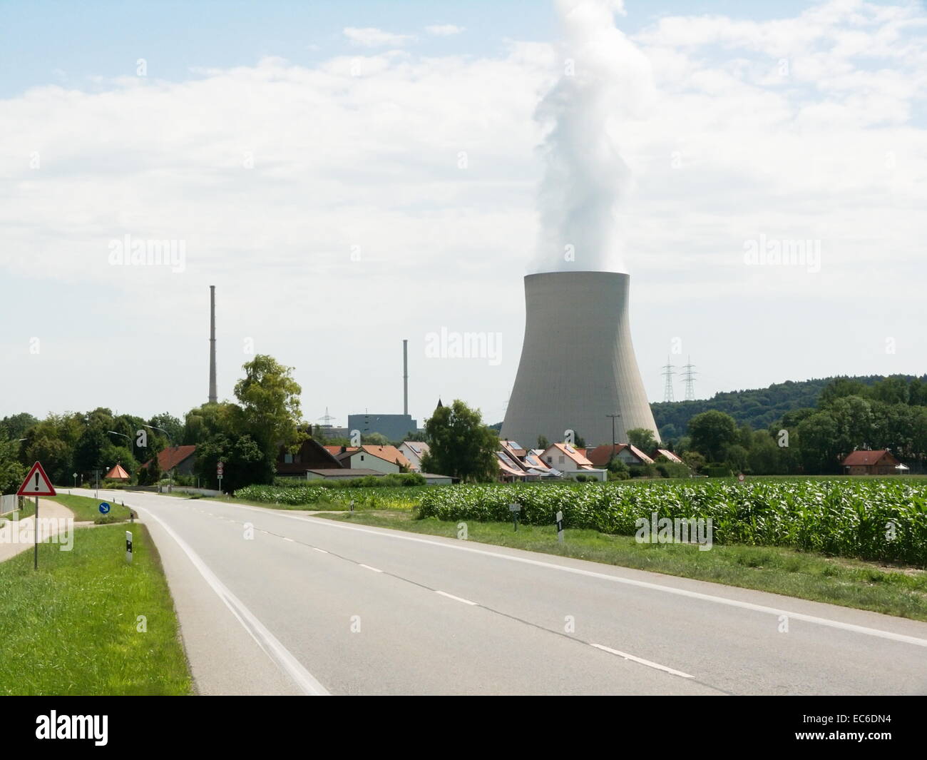 Centrale nucléaire Isar 1 et 2 dans l'Isar Ohu, Allemagne Banque D'Images