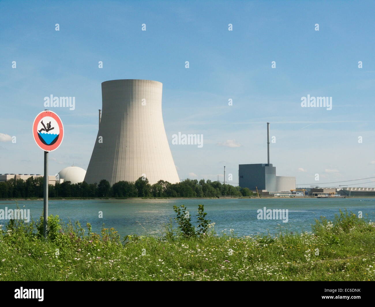 Centrale nucléaire Isar 1 et 2 dans l'Isar Ohu, Essenbach en Bavière, Allemagne Banque D'Images