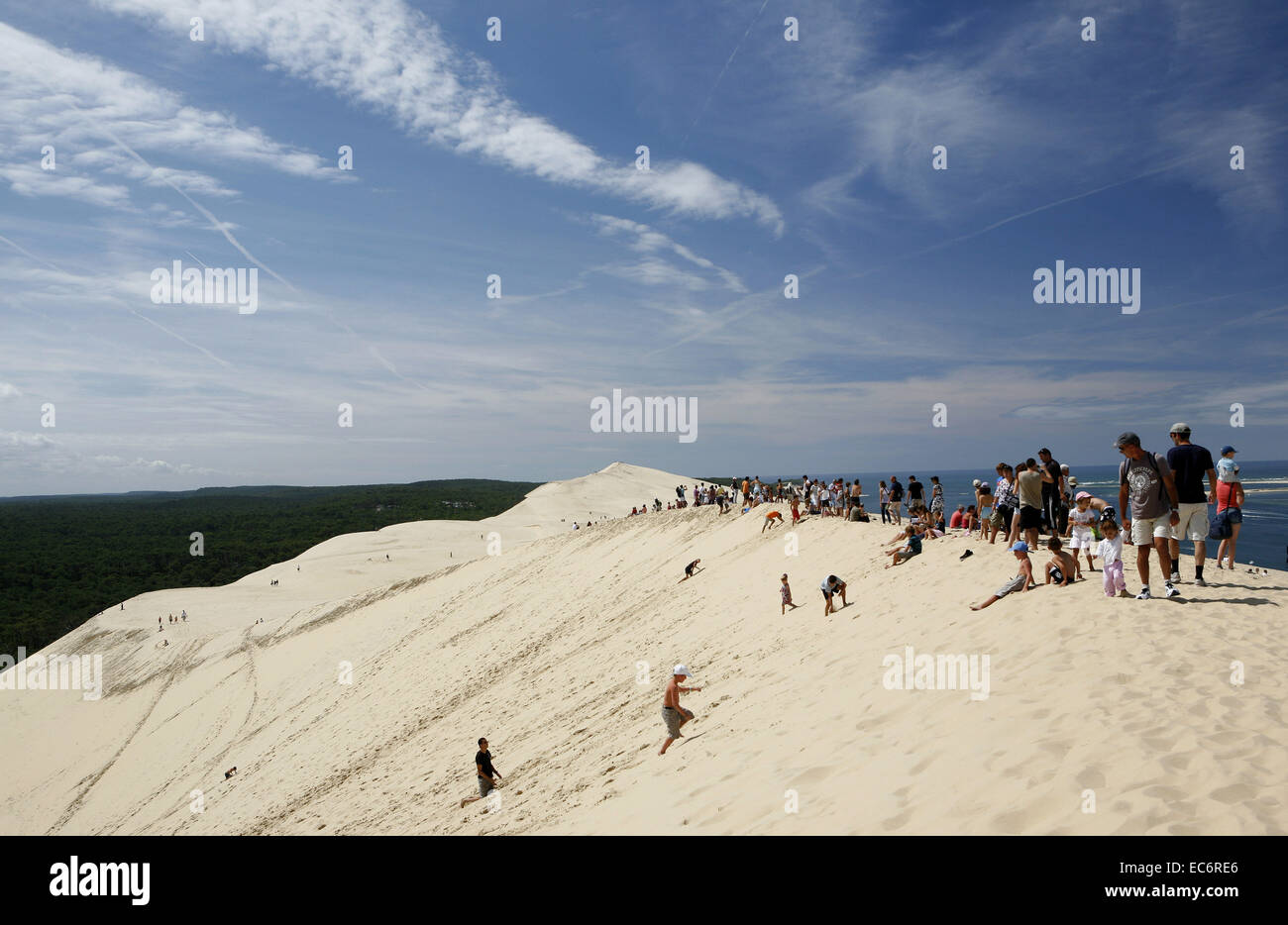 Les touristes sur la dune du Pilat pylasurmer arcachon france europe du sud de la france Banque D'Images