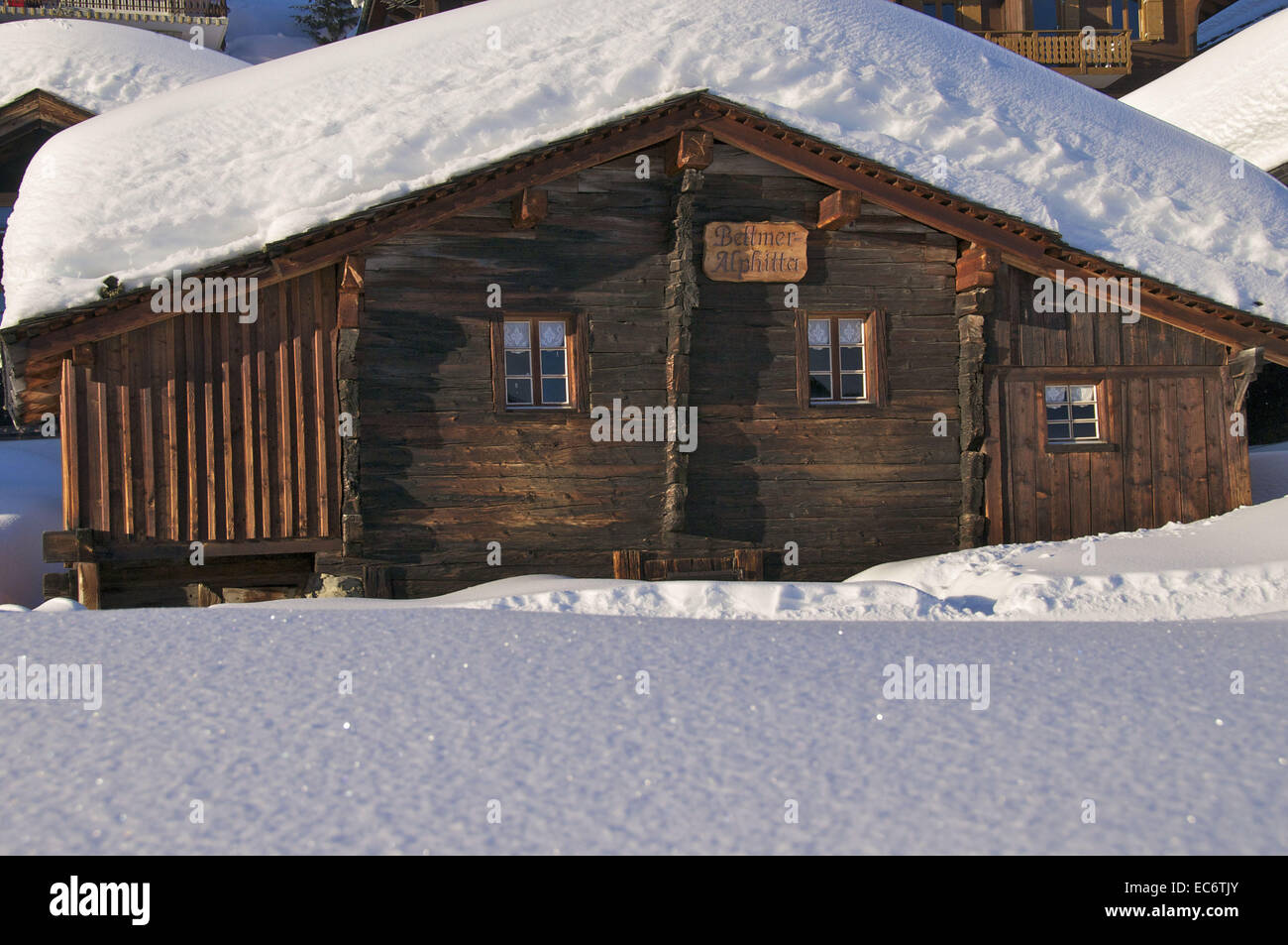 En chalet, fraîchement neigé Wallis Banque D'Images