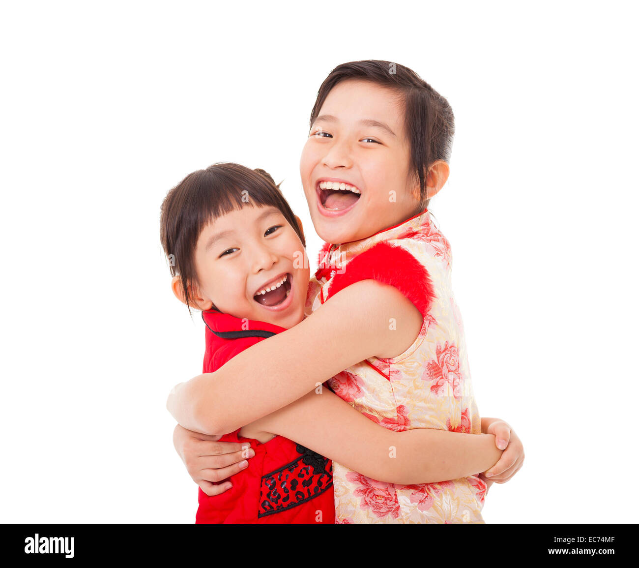 Les petites filles chinoises heureux et donner l'autre accolade Banque D'Images