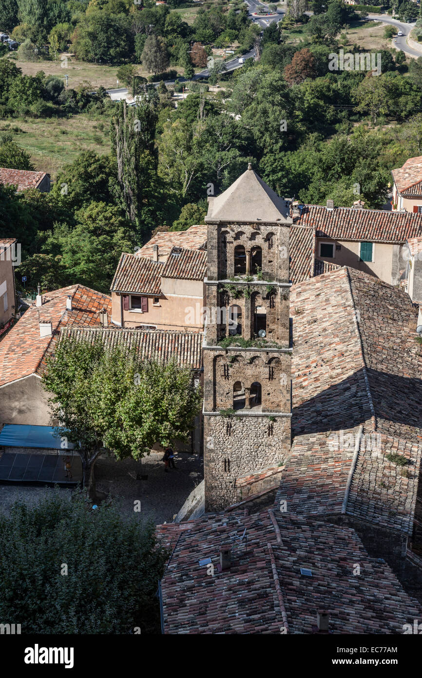 Le Lombard clocher de l'église de l'église St Marie Moustiers, dans les Alpes de Haute Provence. Le clocher de l'église de Moustiers. Banque D'Images