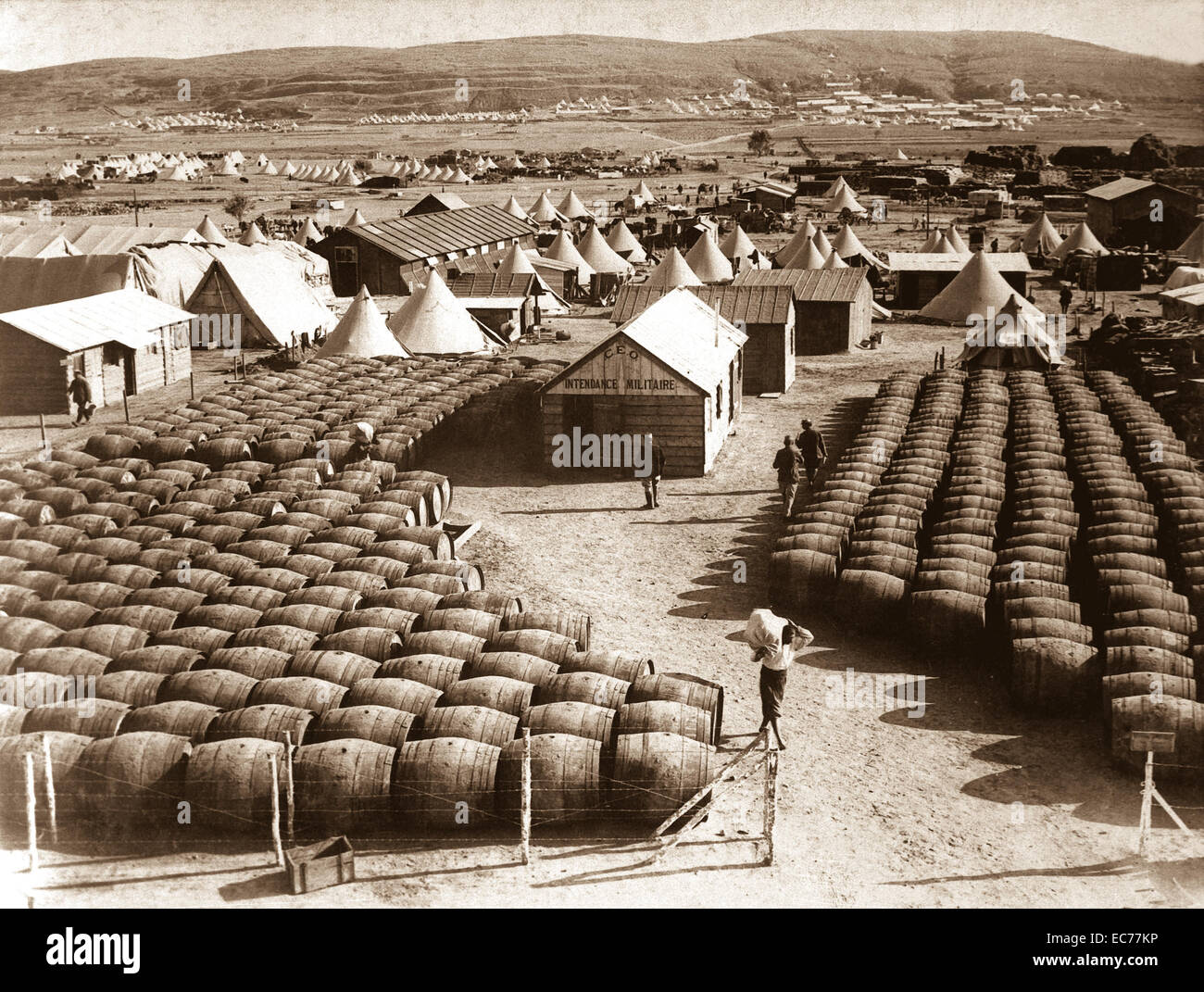 Avis de Moudros montrant le vin français le talon. Dans l'arrière-plan est l'hôpital français. L'île de Lemnos, Mer Égée. Campagne des Dardanelles. Banque D'Images
