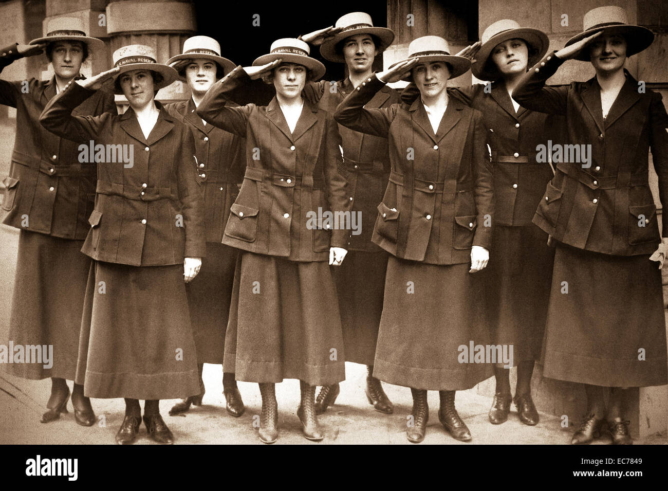 L'aide à l'effort de guerre, le San Francisco Yeomanettes sont attachés à la Réserve navale, douzième arrondissement. Juin 1918. Banque D'Images