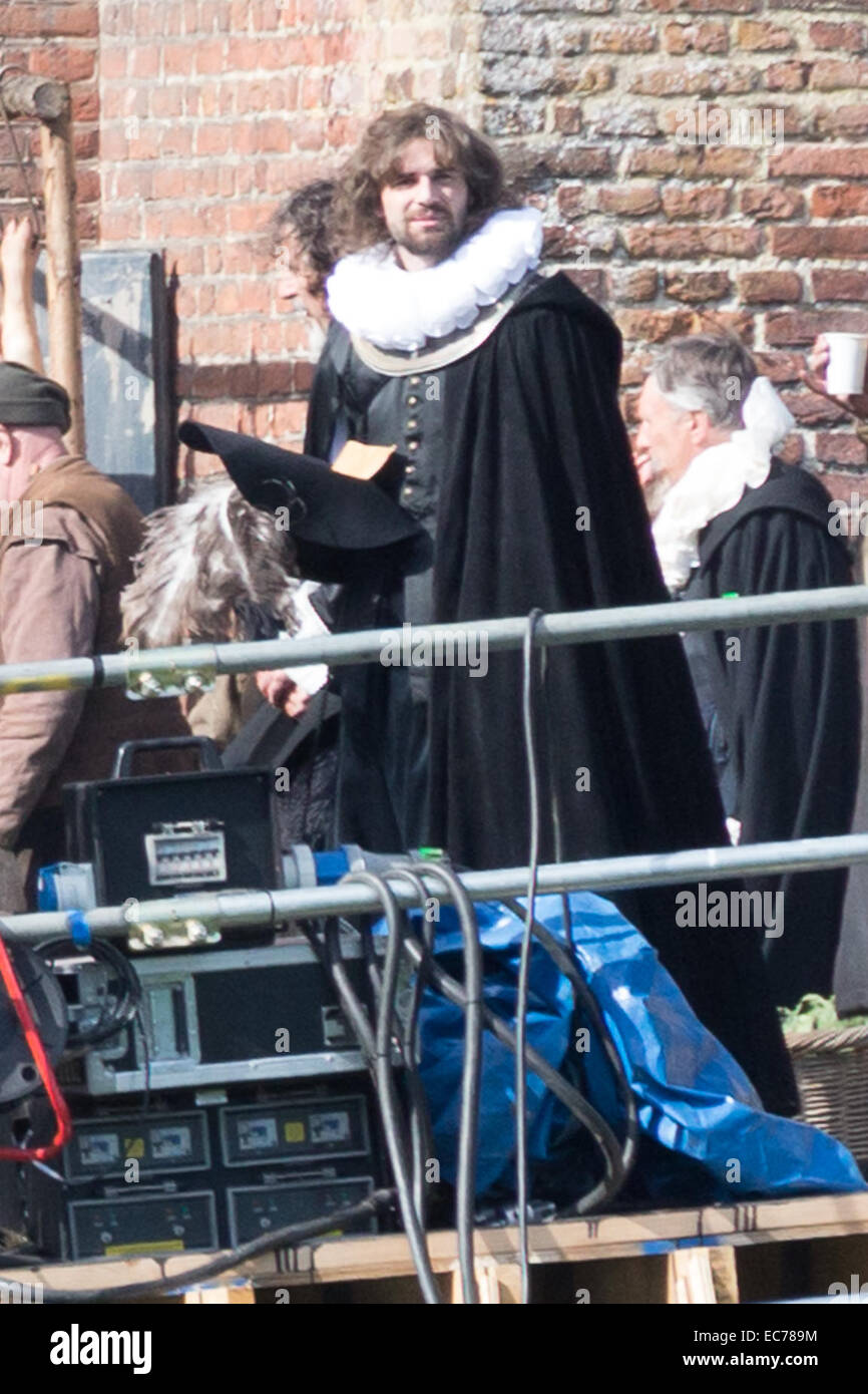 Le tournage de "Tulip Fever" commence dans une majestueuse école privée à Surrey. L'ensemble a été construit sur 2 mois avec 3 pieds de profondeur d'un canal est construit pour représenter 18e siècle, Amsterdam. Doté d''atmosphère : où : Surrey, Royaume-Uni Quand : 06 Banque D'Images