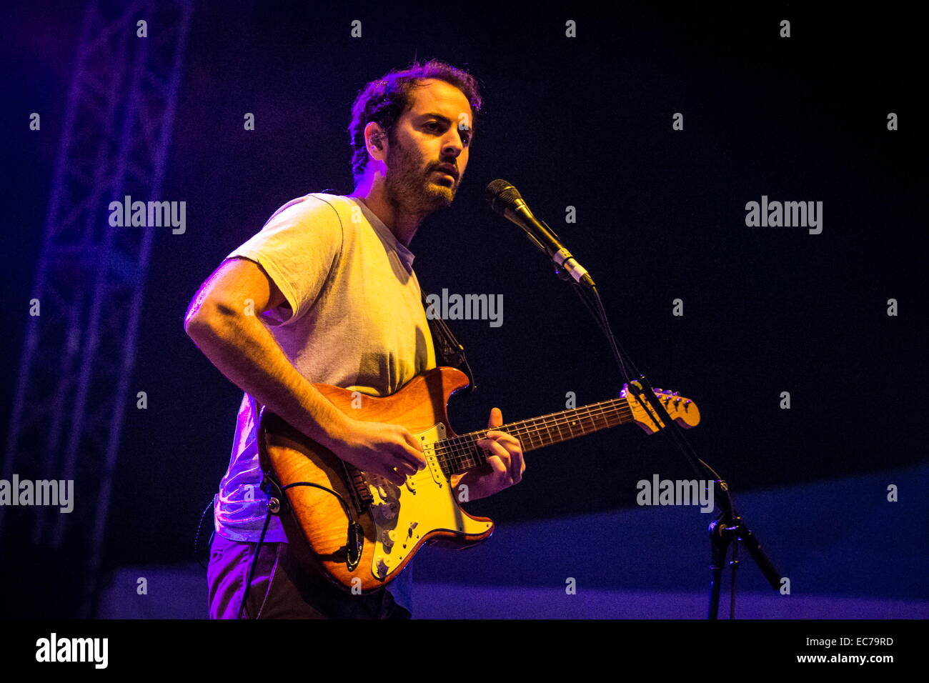 Dec 6, 2014 - St Petersburg, Floride, États-Unis - ERIC CANNATA de 'jeunes' Le géant effectue pendant 97X prochaine grande chose à Vinoy Park. (Crédit Image : © Brad Moore/ZUMA/ZUMAPRESS.com) fil Banque D'Images