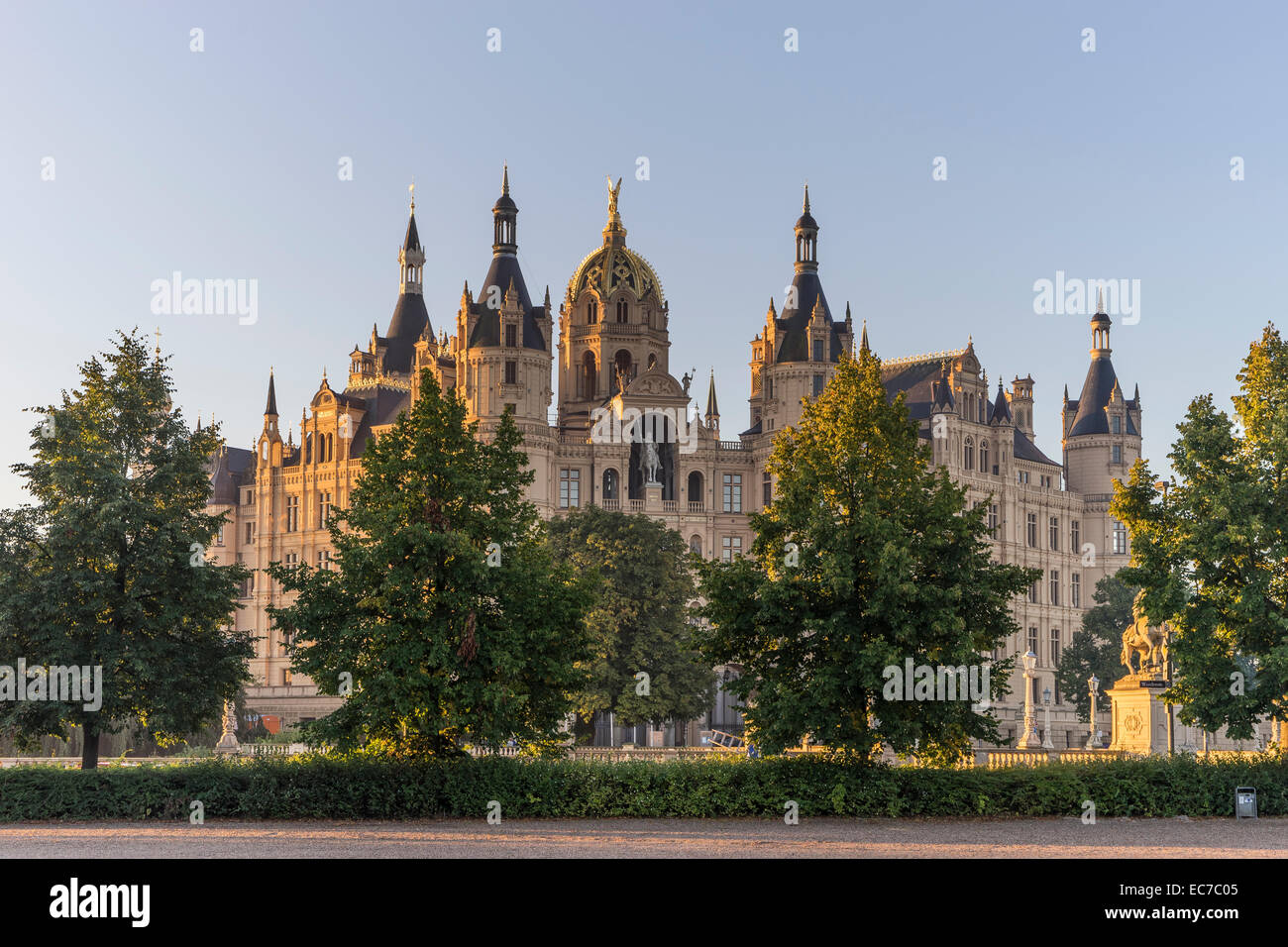 Allemagne, Mecklenburg-Vorpommern, Schwerin, Schwerin Palace au lever du soleil Banque D'Images