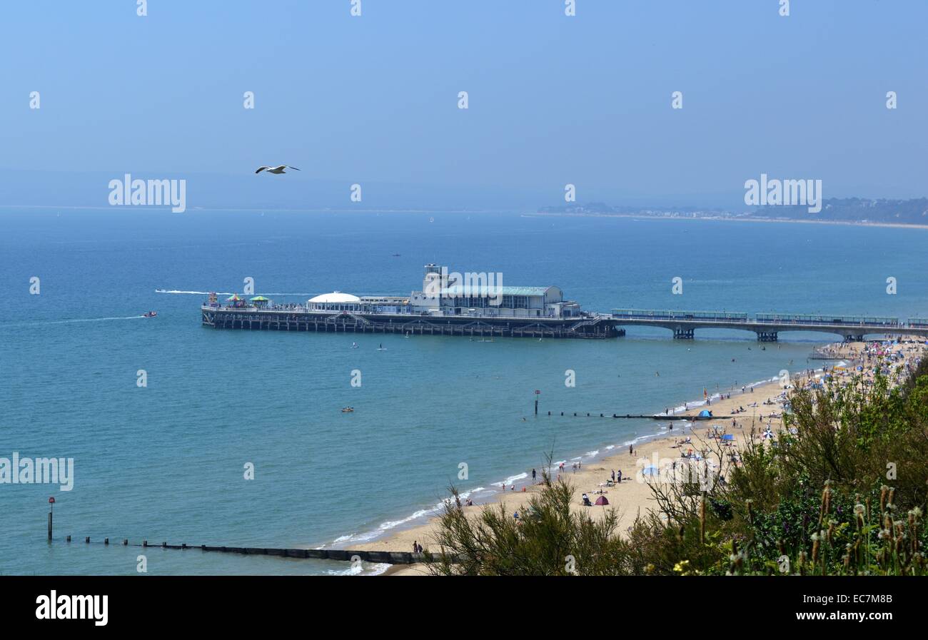 La première jetée de Bournemouth se composait d'une courte jetée en bois qui a été achevé en 1856. Comme tous les autres jetées dans le sud et l'Est de l'Angleterre, il était en grande partie démoli en 1940 par mesure de précaution contre l'invasion allemande. La jetée a été réparé et ré-ouvert en Août 1946 Banque D'Images