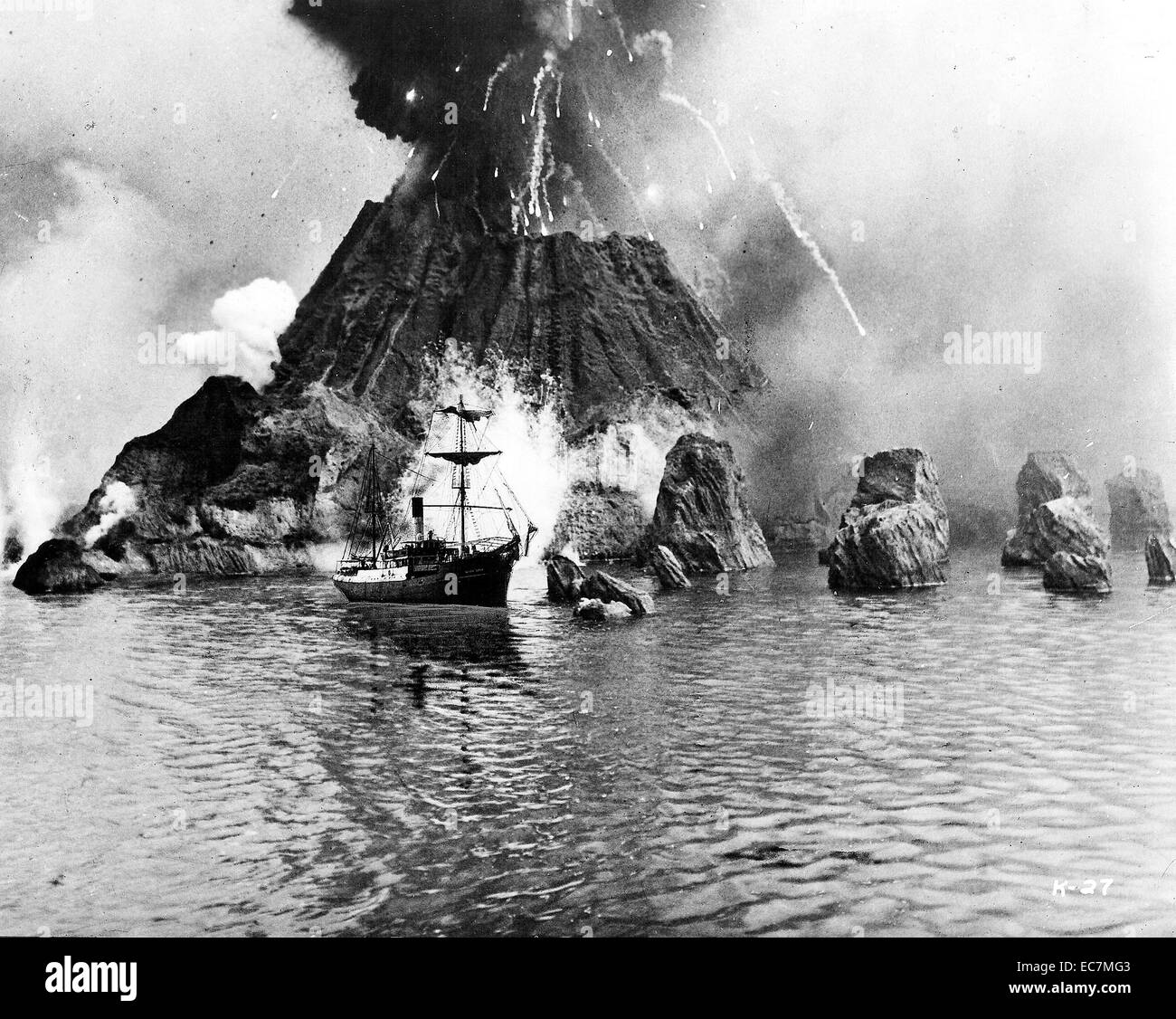 1883 volcano eruption Banque d'images noir et blanc - Alamy