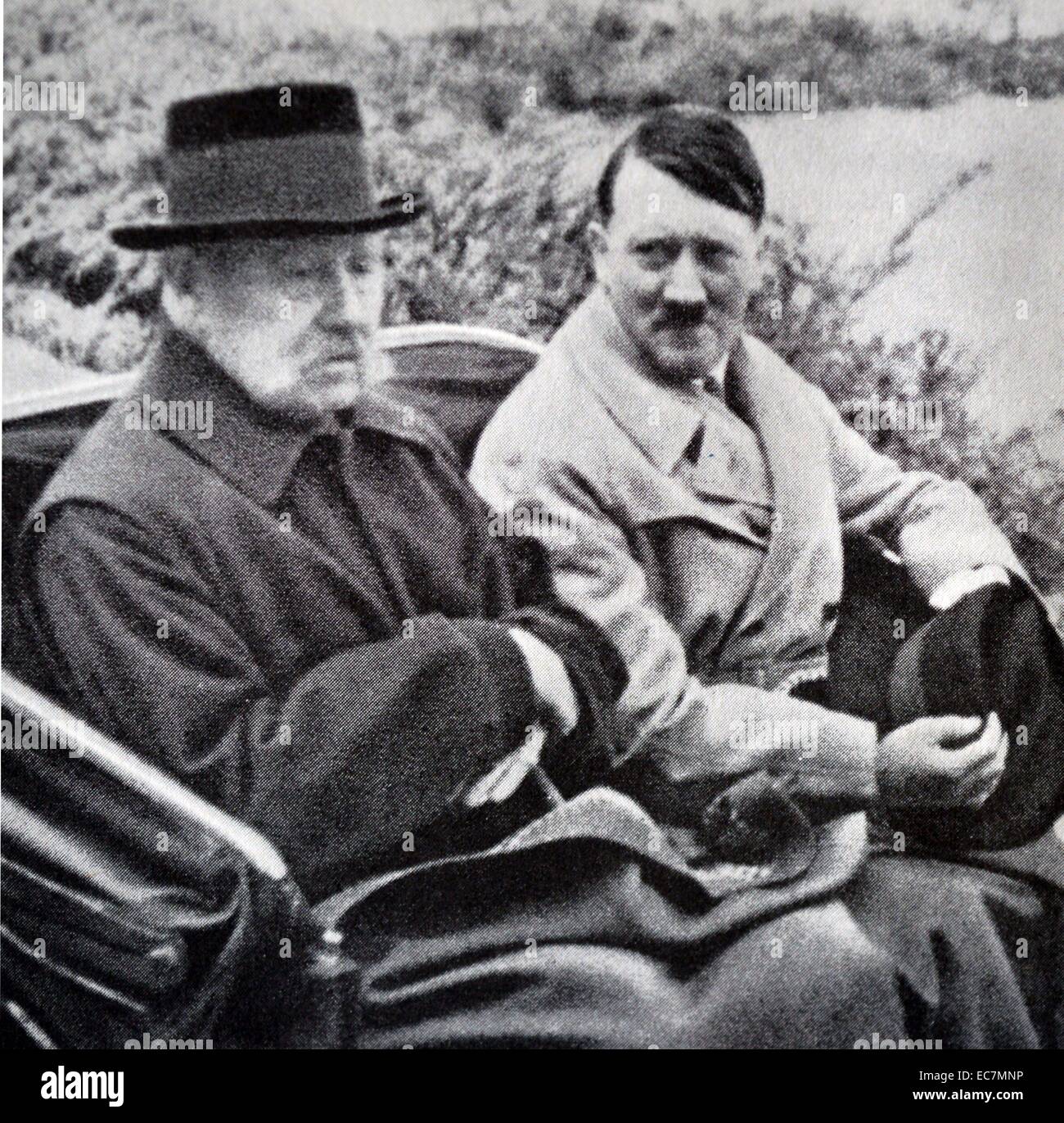 Le président Paul von Hindenburg avec Adolf Hitler après sa nomination au poste de chancelier allemand Banque D'Images