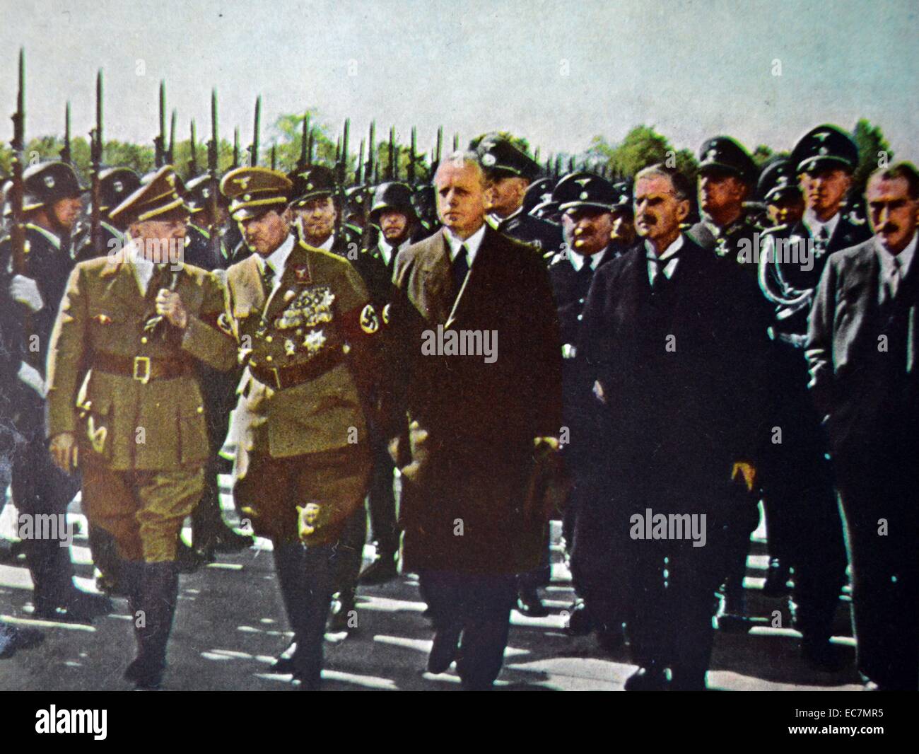Le Premier ministre britannique Neville Chamberlainin Munich à conclure la paix pour notre temps." (accords de Munich) avec l'Allemagne nazie. 30 septembre 1938. Vu avec von Ribbentrop (Ministre des affaires étrangères allemand) et Arthur Henderson (Ambassadeur britannique) Banque D'Images
