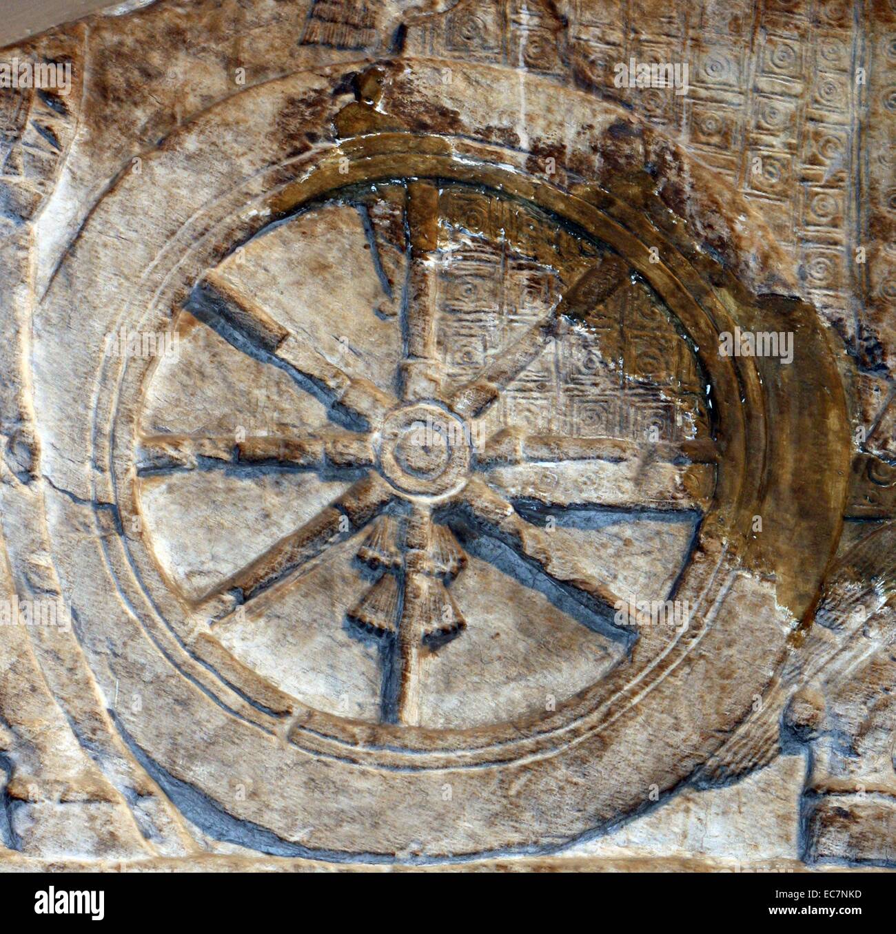 Chars, assyrienne sur 728 BC. De Nimrud. Ce panneau mural, une d'une série, montre deux scènes déconnectées. Seuil de porte, assyrienne, 9ème-8ème siècle avant JC. De Nimrud. Le texte donne le nom et la généalogie d'Adad-nirari III (810-783 avant J.-C.) et a été écrit dans les portes d'un palais construit au cours de son règne. Banque D'Images