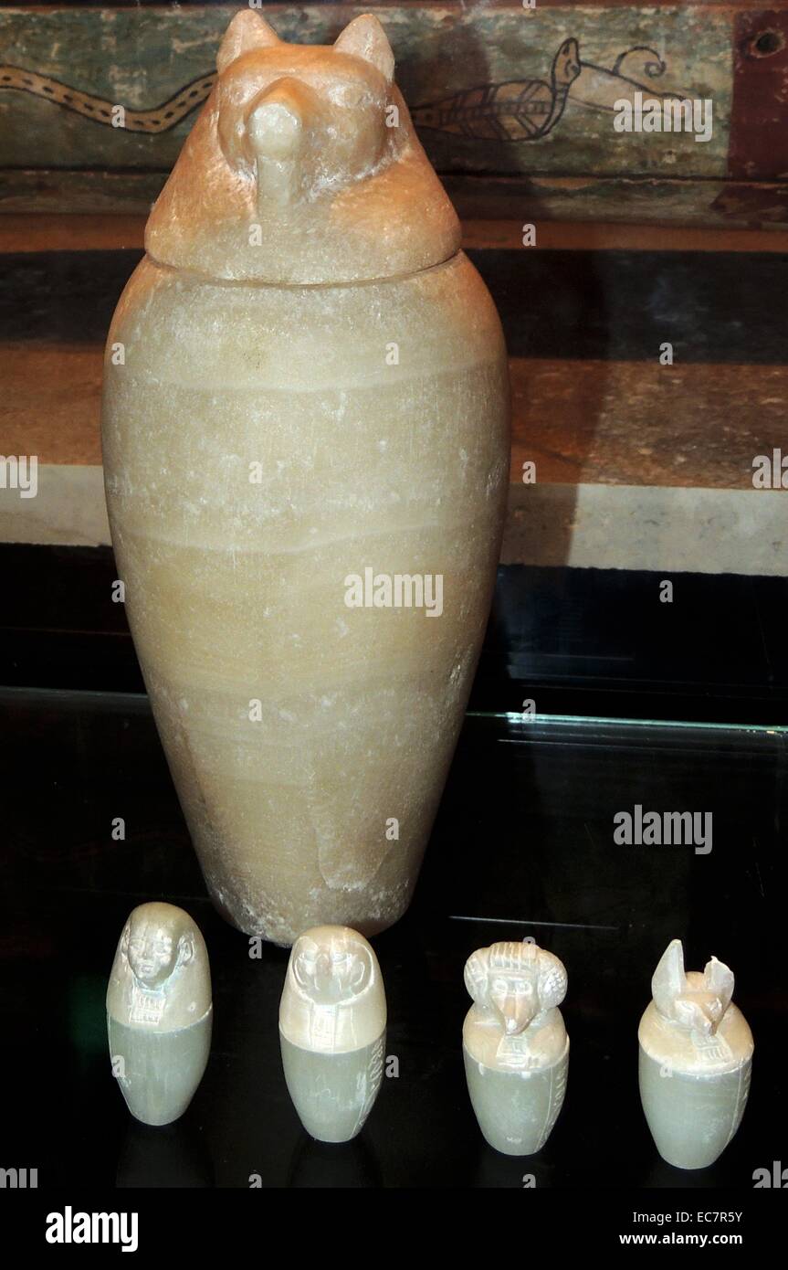 Vases canopes ont été utilisés par les anciens Egyptiens durant le  processus de momification pour stocker et préserver les les viscères de  leur propriétaire pour l'au-delà. Ils étaient soit taillée dans du