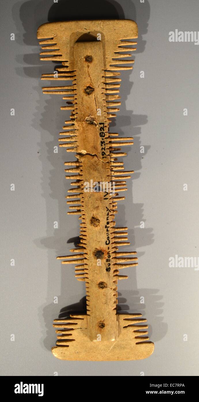 Leeds' travailler à Sutton Courtenay, Oxfordshire où la première fouille archéologique d'un établissement anglo-saxon. À partir de son travail sur les typologies il a suggéré qu'un pied-de la fibule armés site a été datée de la première moitié 400s, et a été une importation depuis le nord de l'Allemagne. La broche admis Leeds à la date de règlement de la fondation d'un certain temps plus tard dans le 400s. Banque D'Images