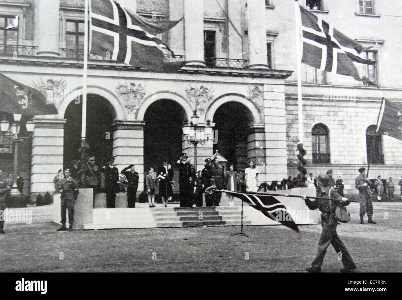 Le roi Haakon, la Princesse Martha, Prince Olav, et le Prince Harald de Norvège Retour à la maison après la libération de la Norvège après la Seconde Guerre mondiale Banque D'Images