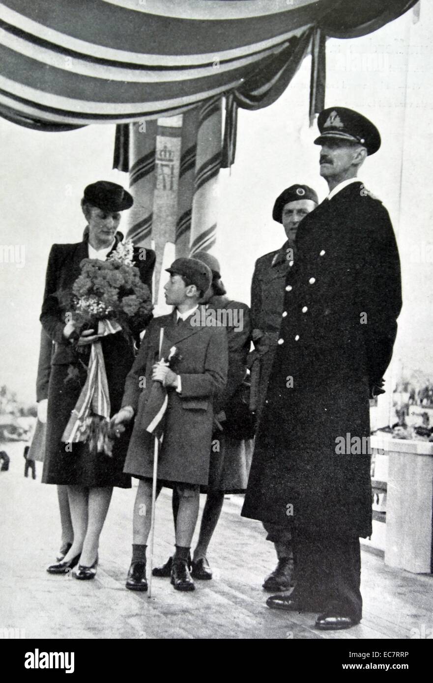 Le roi Haakon, la Princesse Martha, Prince Olav, et le Prince Harald de Norvège Retour à la maison après la libération de la Norvège après la Seconde Guerre mondiale Banque D'Images