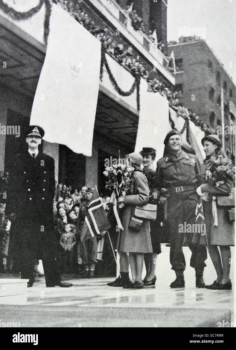 Le roi Haakon, la Princesse Martha, Prince Olav, et le Prince Harald de Norvège Retour à la maison après la libération de la Norvège après la Seconde Guerre mondiale Banque D'Images
