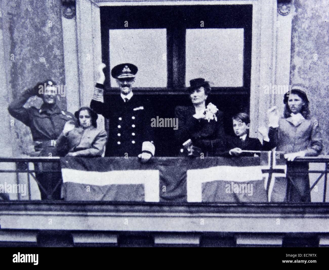 Le roi Haakon, la Princesse Martha, Prince Olav, la princesse Ragnhild, la Princesse Astrid et le Prince Harald de Norvège Retour à la maison après la libération de la Norvège après la Seconde Guerre mondiale Banque D'Images