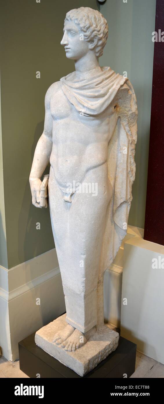 En herm. Tête, pieds, bras droit et la partie inférieure de l'arbre de restauration. Ce herm est inhabituelle en montrant une si grande partie de la figure est corps et les membres. Roman, AD 1-200. Banque D'Images