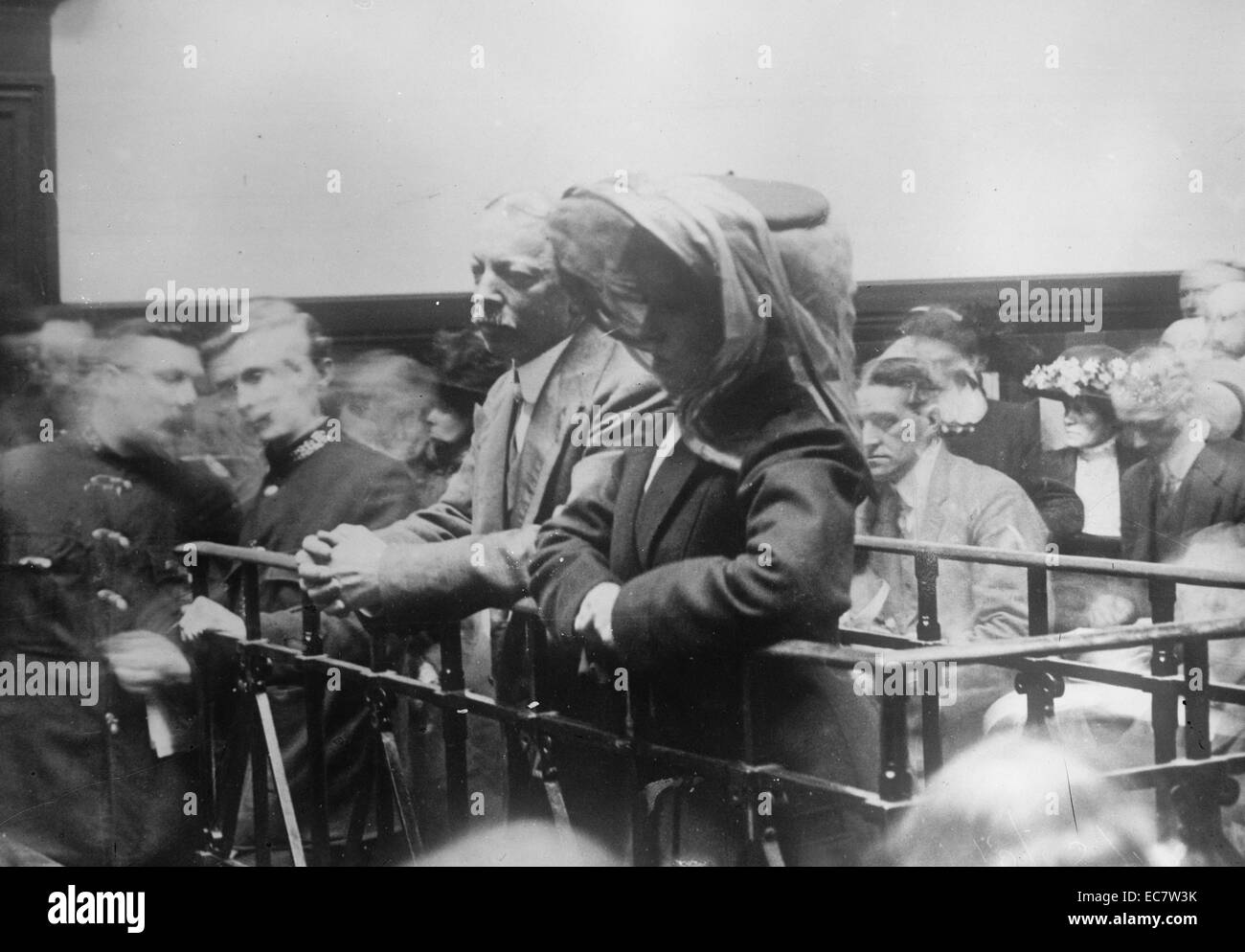 Le Dr Crippen le tristement célèbre meurtrier en série et sa maîtresse Ethel Leneve en procès, à Londres. Cette photo a été prise vers 1910. Banque D'Images