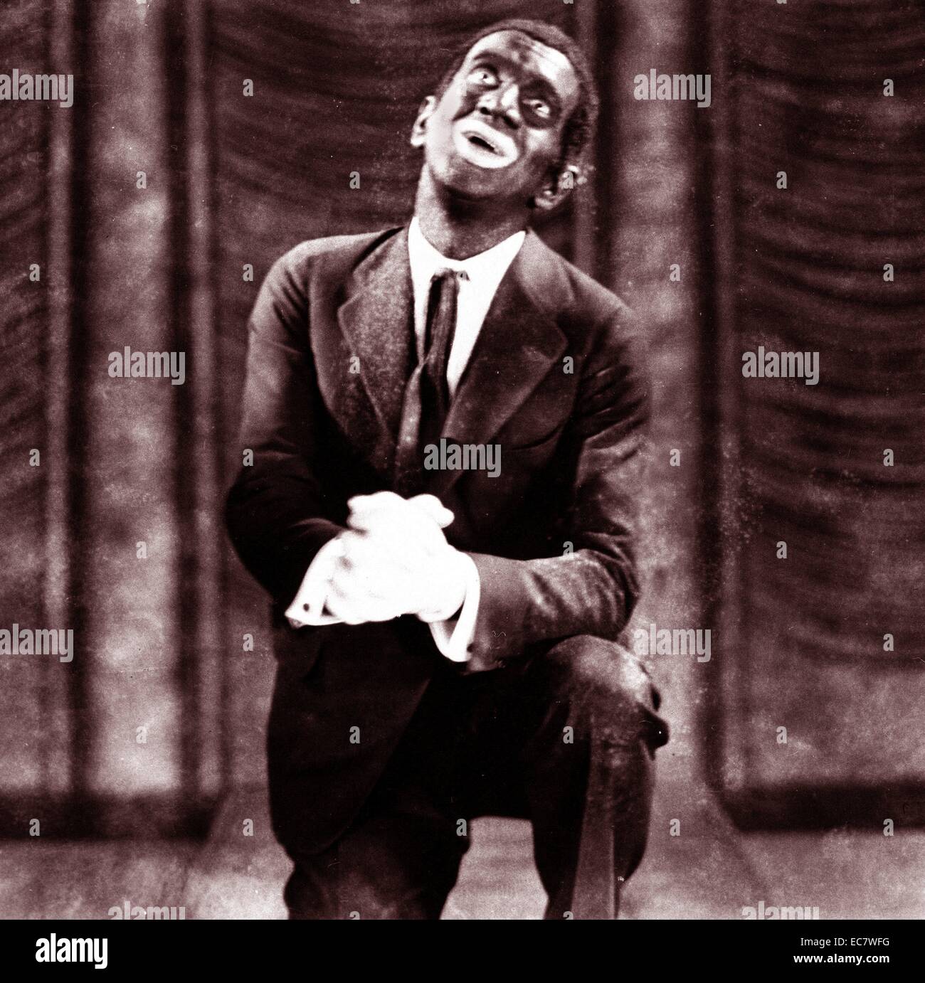 Le Chanteur de jazz est un film musical américain de 1927. Le premier long métrage de motion picture avec synchronisation des séquences de dialogue, sa sortie commerciale annonçait l'ascendance de la "talkies" et le déclin de l'époque du film muet. Réalisé par Alan Crosland, les stars de cinéma Al Jolson, qui effectue six chansons. Le film est basé sur le jour de l'Expiation, une pièce de Samson Raphaelson. Banque D'Images