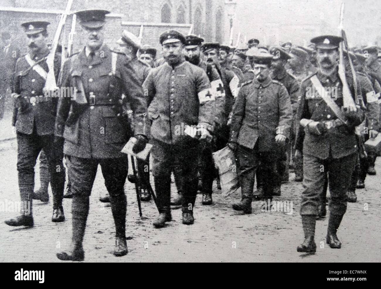 Prisonniers de guerre allemands à Londres d'être transportée à un échange de prisonniers pendant la première guerre mondiale Banque D'Images