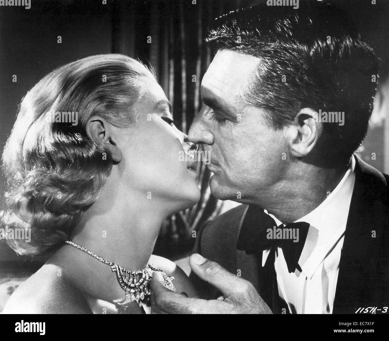 Pour attraper un voleur est un thriller romantique de 1955 réalisé par Alfred Hitchcock, qui était très vaguement basé sur le roman 1952 du même nom par David Dodge. Les stars de cinéma Cary Grant comme un chat cambrioleur qui a pris sa retraite pour sauver sa réputation après sa capture par un nouveau 'cat' prédateurs sur les riches touristes de la Riviera française. Grace Kelly étoiles en face de lui comme son intérêt romantique dans son dernier film avec Hitchcock. Banque D'Images