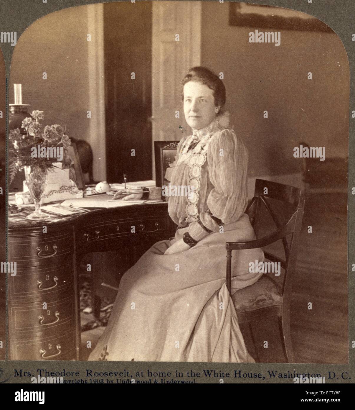 Mme Théodore Roosevelt, à la Maison Blanche, Washington, D.C. Edith Kermit Carow Roosevelt (1861 -1948) était la seconde épouse du Président Theodore Roosevelt et servi en tant que première dame des États-Unis au cours de sa présidence de 1901 à 1909. Banque D'Images