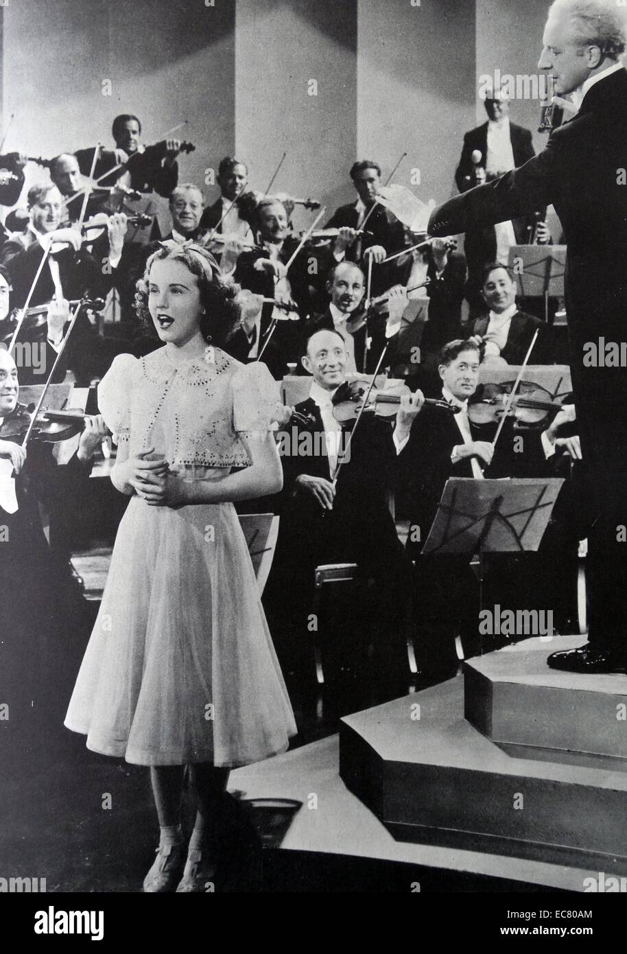 Une centaine d'hommes et une fille, 1937. Banque D'Images