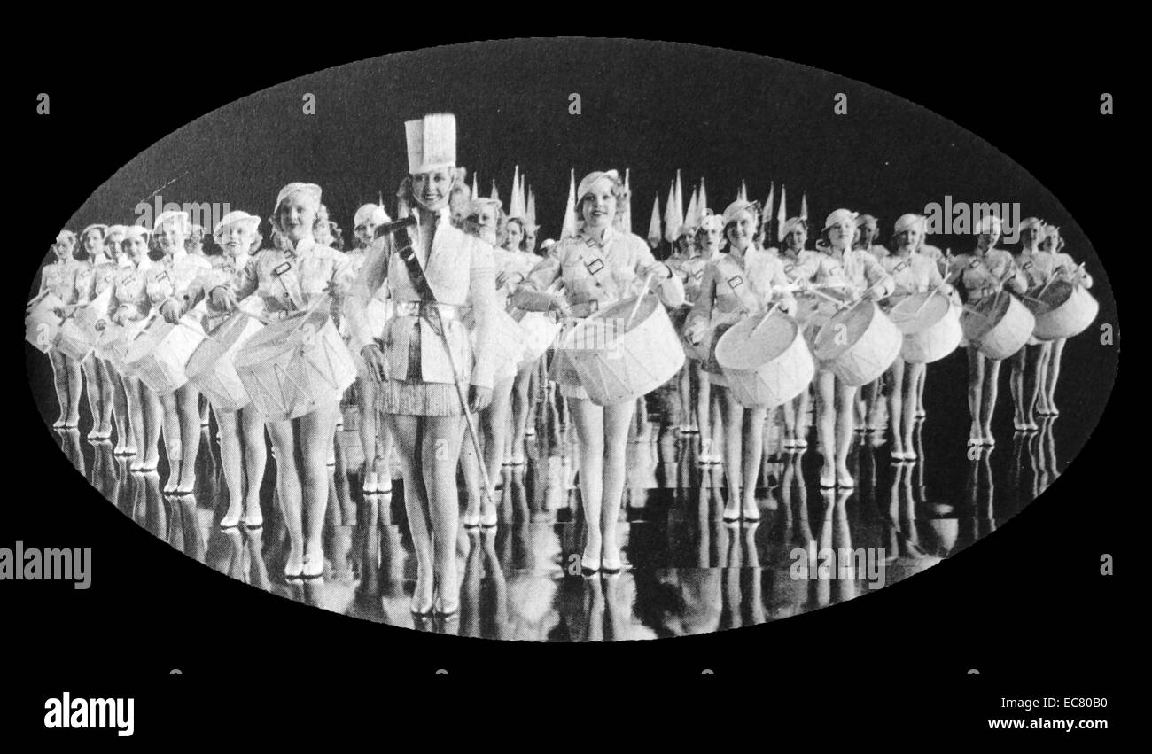 Joan Blondell et chorus chez 'Gold Diggers' de 1937. Banque D'Images
