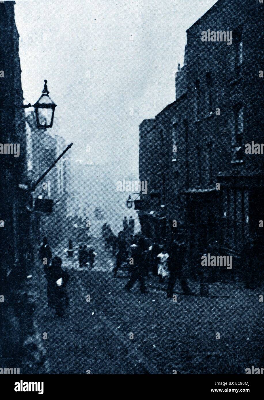 Photographie d'une rue à Hoxton, un district de l'East End de Londres, en Angleterre, dans le quartier londonien de Hackney, immédiatement au nord du quartier financier de la ville de Londres. Datée 1901 Banque D'Images