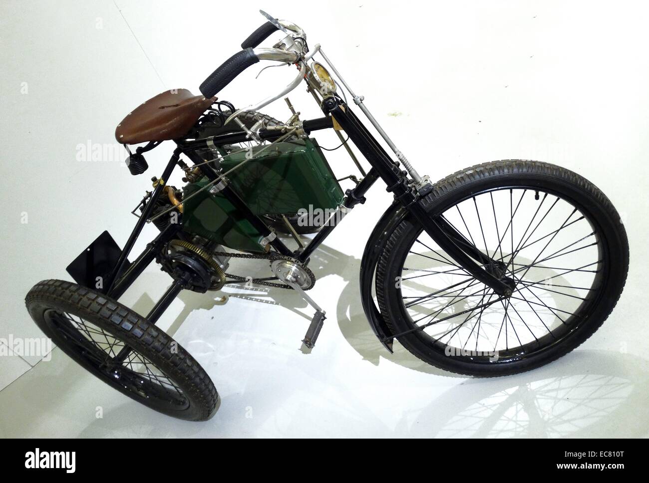 1899 Royal 3.5Hp tricycle motorisé Riley. William Riley a fondé la société en 1896 Cycle de Riley. Bien que son fils a conçu un véhicule à moteur à quatre roues en 1898, son entreprise a choisi de se concentrer sur des cyclomoteurs à la place. Banque D'Images