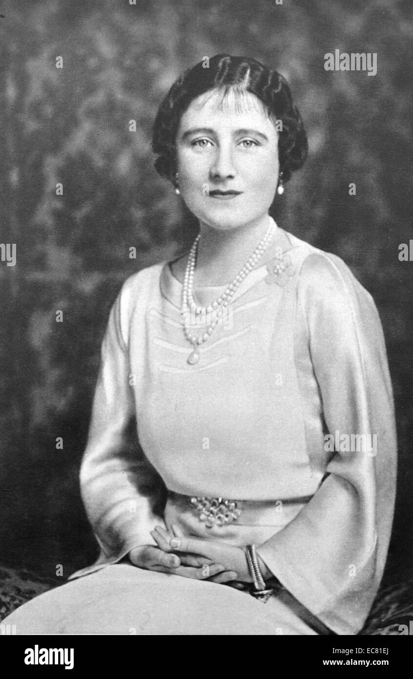 La duchesse d'York (plus tard la reine Elizabeth d'Angleterre) est illustré avec ses deux filles la princesse Elizabeth et la Princesse Margret. Banque D'Images