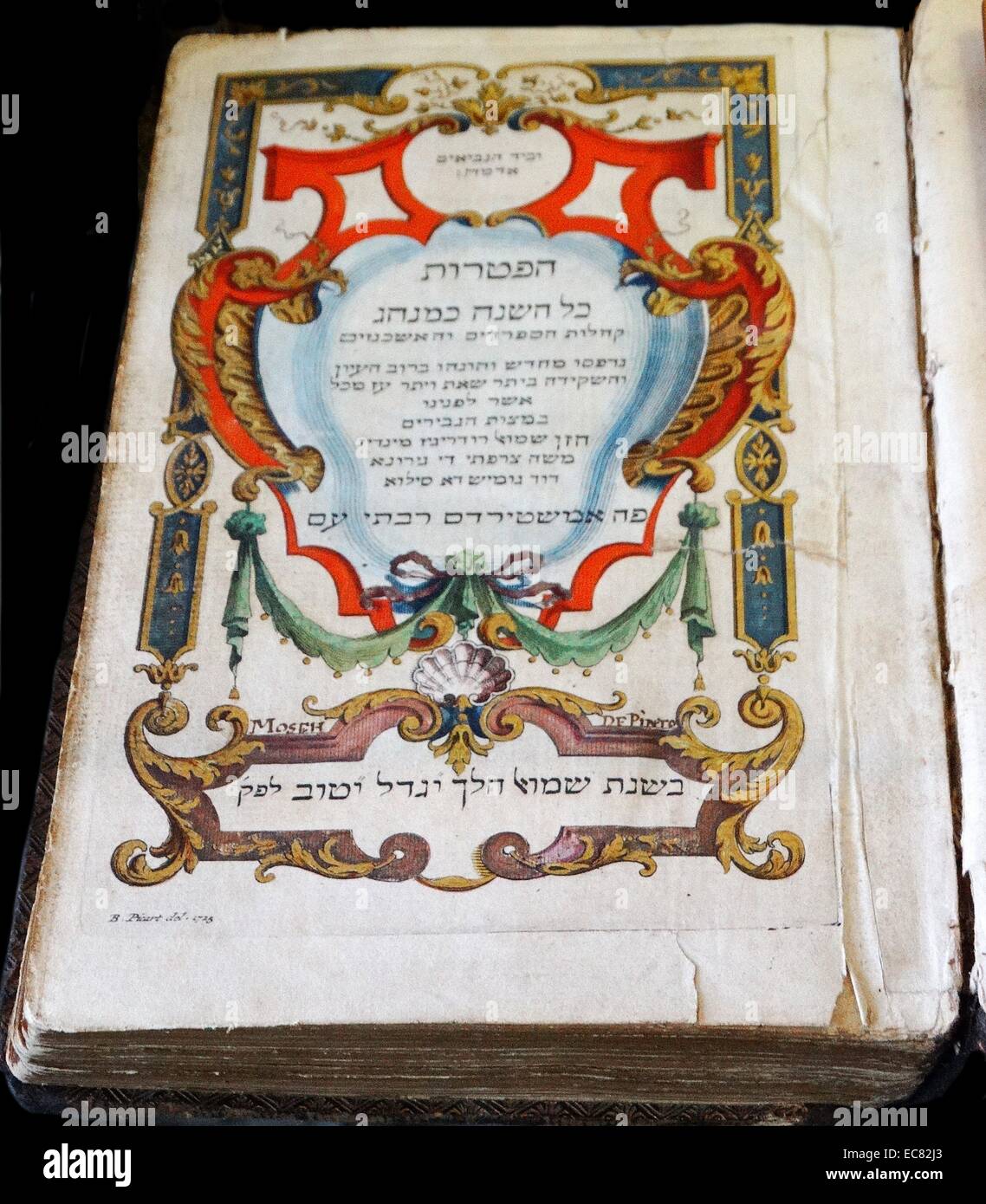 Bible hébraïque avec des commentaires de Rashi (1040-1104 AD) et Abravanel (1437-1508), datée de 1768. Banque D'Images