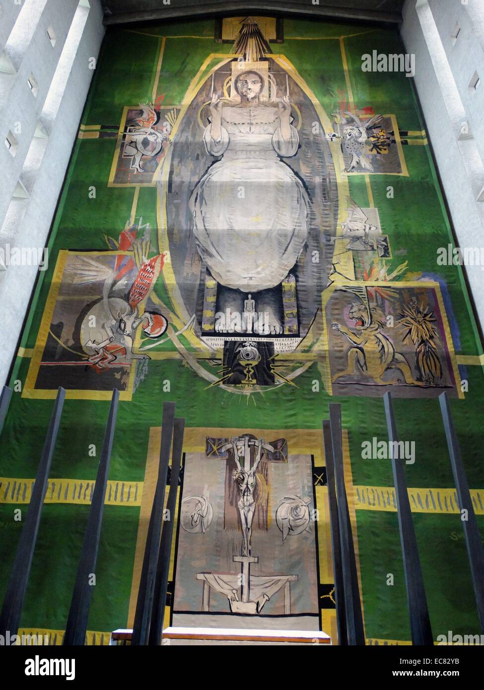 Le Christ en gloire, tapisserie conçu par Graham Sutherland, à la nouvelle cathédrale St Michael's, à Coventry. 1962 Banque D'Images