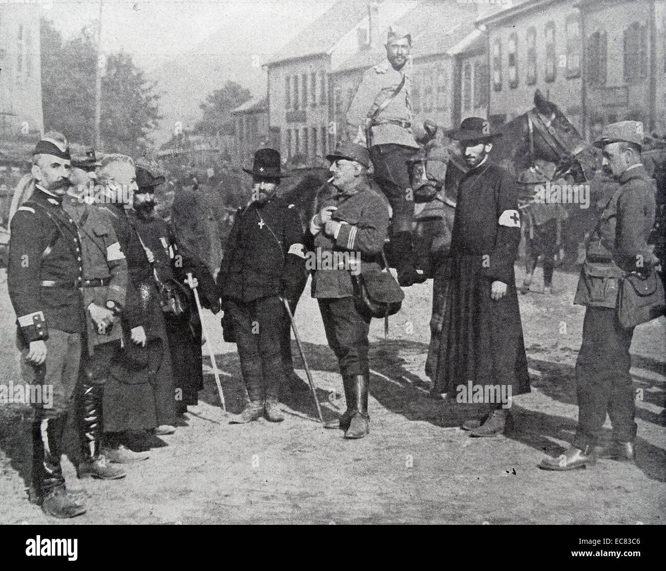 Photographie d'aumôniers militaires français pendant la Première Guerre mondiale. (De gauche à droite) des prêtres catholiques, pasteur protestant, le rabbin juif. Date 1915 Banque D'Images