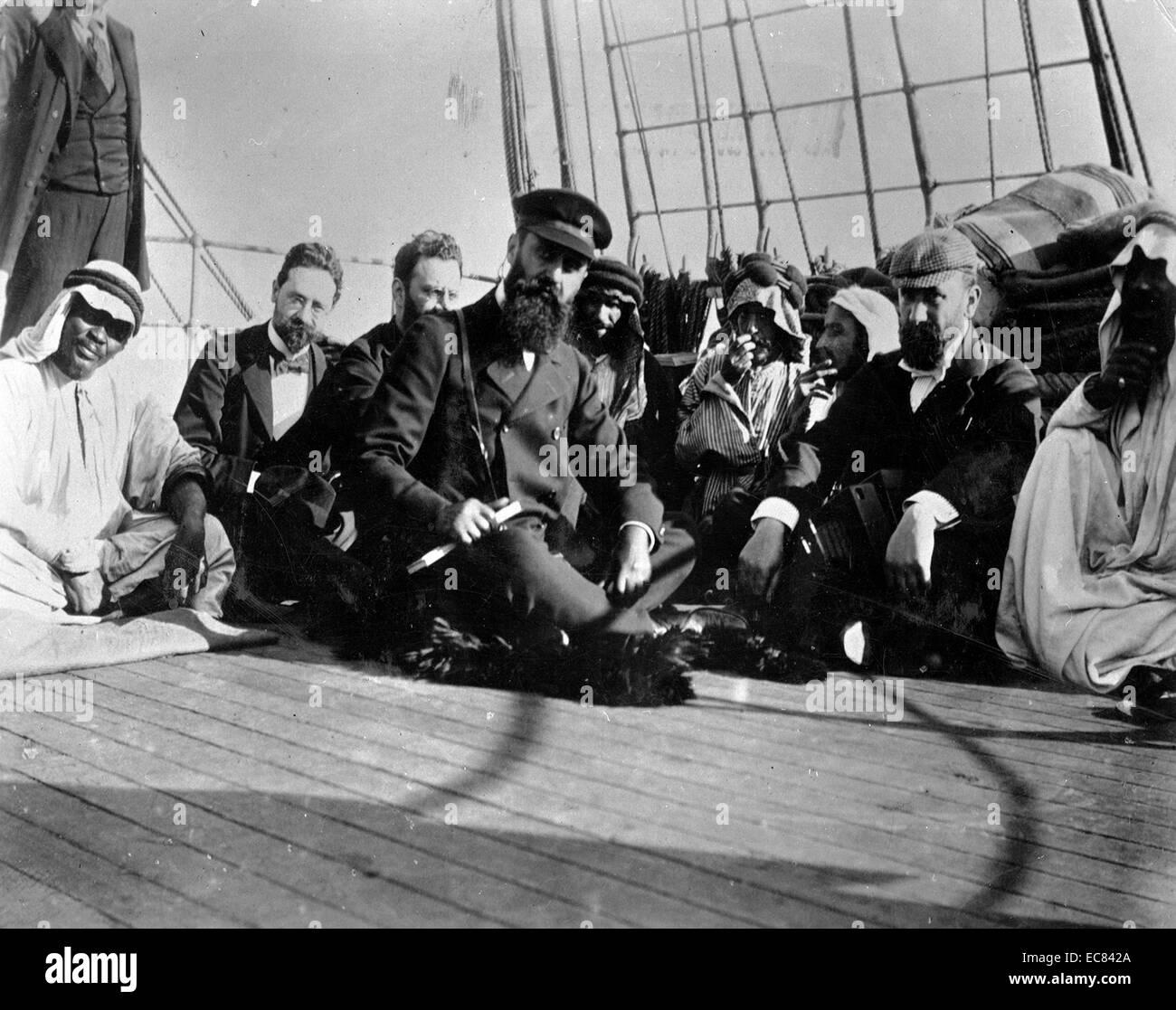 Herzl et partie sur leur façon de visiter la Palestine à bord du navire russe Nicolas II "Imperator", voile d'Alexandrie vers le port de Jaffa. Herzl était un journaliste austro-hongrois, dramaturge, écrivain et activiste politique. Il est considéré comme ayant été le père de la Le Sionisme politique. Banque D'Images