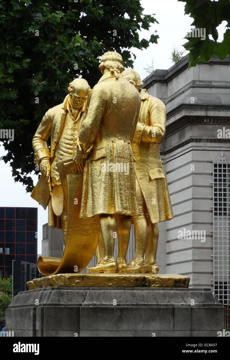 William Bloye's statue de Matthew Boulton et James Watt, William Murdoch ; trois des hommes les plus célèbres de Birmingham. Il a été destiné à faire partie d'un centre municipal complexe mais les seules pièces de ce qui n'a jamais été terminé et la maison ont été Baskerville Hall de la mémoire dans l'Centenary Square. Banque D'Images