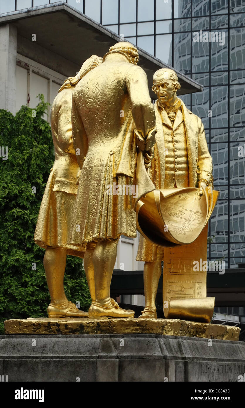 William Bloye's statue de Matthew Boulton et James Watt, William Murdoch ; trois des hommes les plus célèbres de Birmingham. Il a été destiné à faire partie d'un centre municipal complexe mais les seules pièces de ce qui n'a jamais été terminé et la maison ont été Baskerville Hall de la mémoire dans l'Centenary Square. Banque D'Images