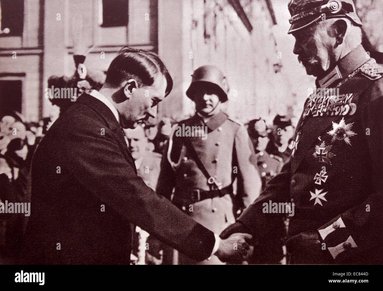 Le Président du Reich von Hindenburg nomme Adolf Hitler au poste de chancelier. Banque D'Images