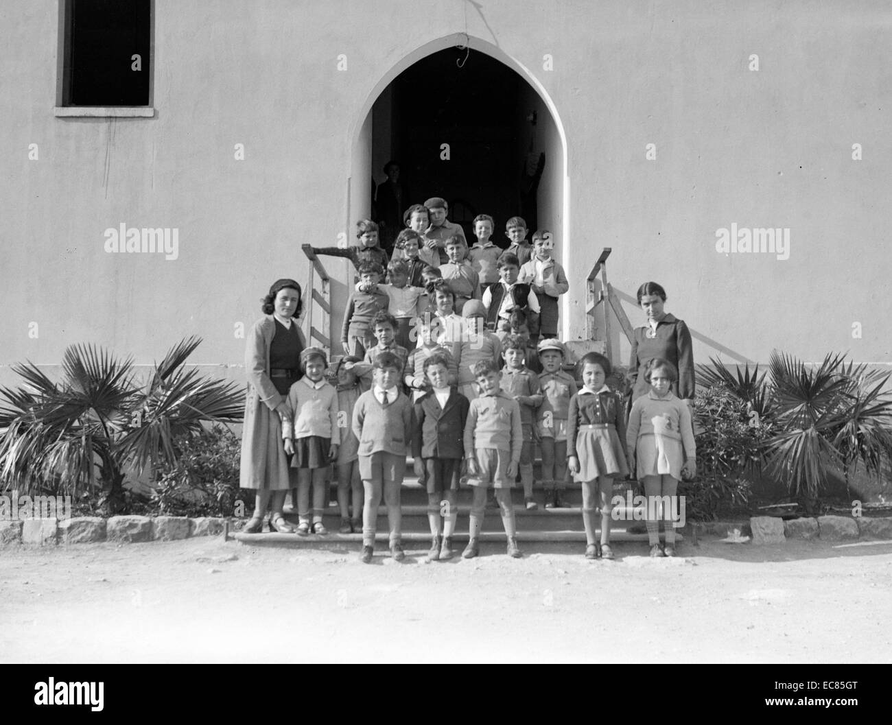 Photographie d'enfants de l'école juive en Palestine durant le mandat britannique. Datée 1935 Banque D'Images