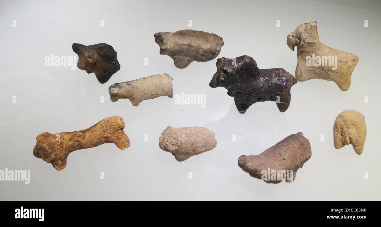 Figurines d'animaux de l'Neolithic-Period Natufian et cultures. Il y a 000 ans de 14,500-8, faite à partir de l'argile et de calcaire. Banque D'Images