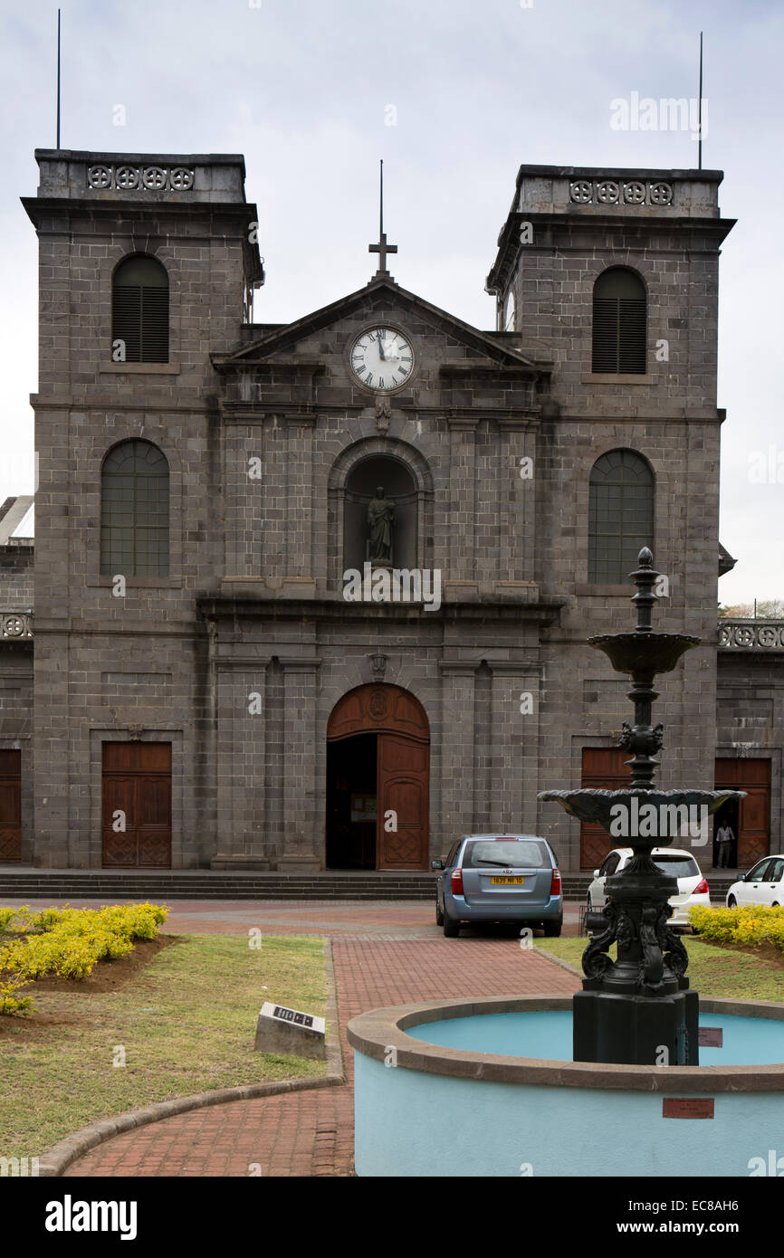 L'Ile Maurice, Port Louis, St Louis Cathédrale Catholique, jardin et la fontaine Banque D'Images